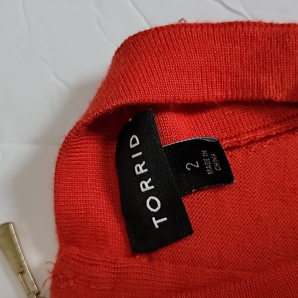 Torrid Orange CrissCross Cold Shoulder Top/ Size 2 (2X | 18-2 - Picture 6 of 16